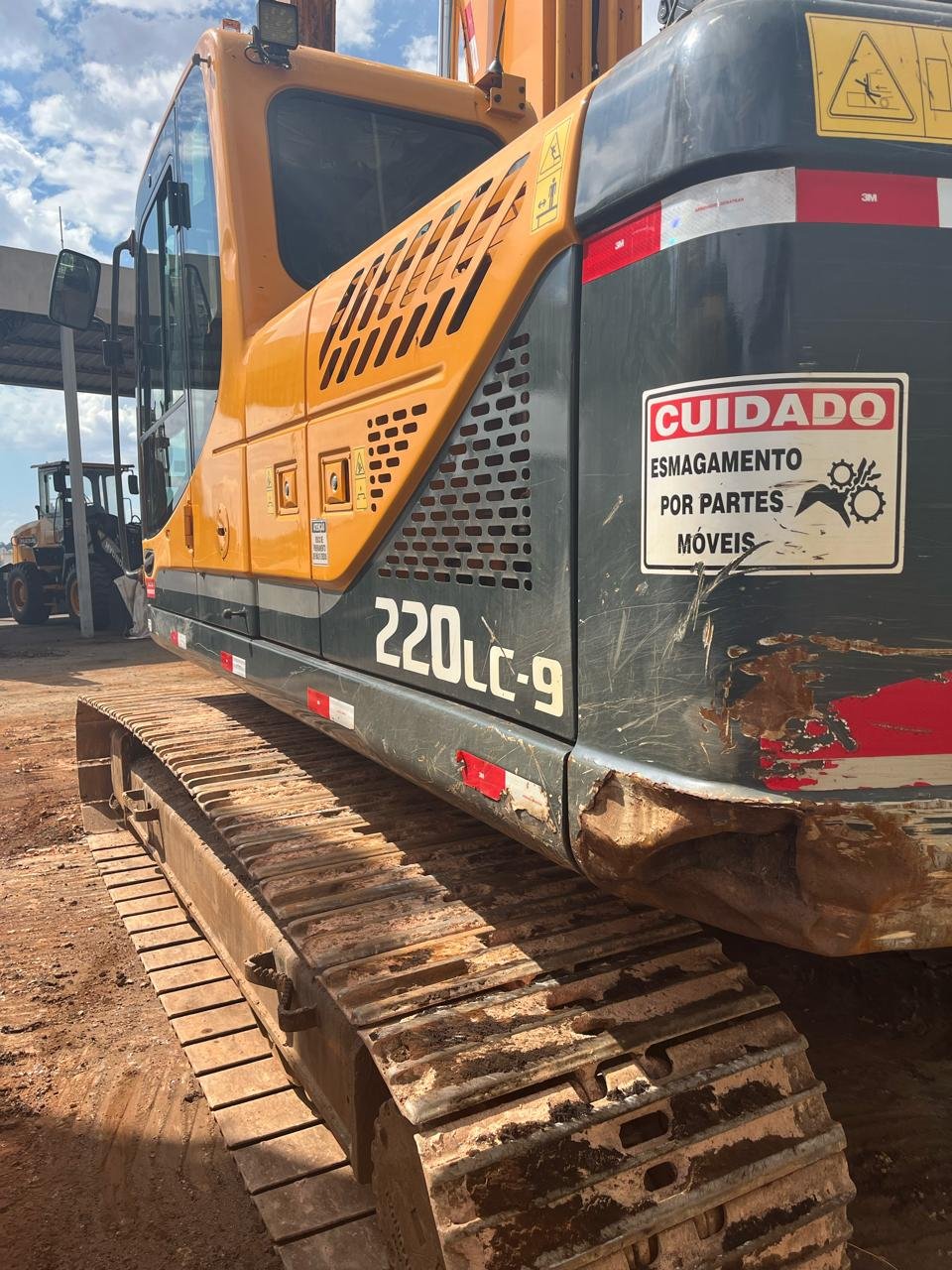 Escavadeira Hyundai R220LC-9 2018