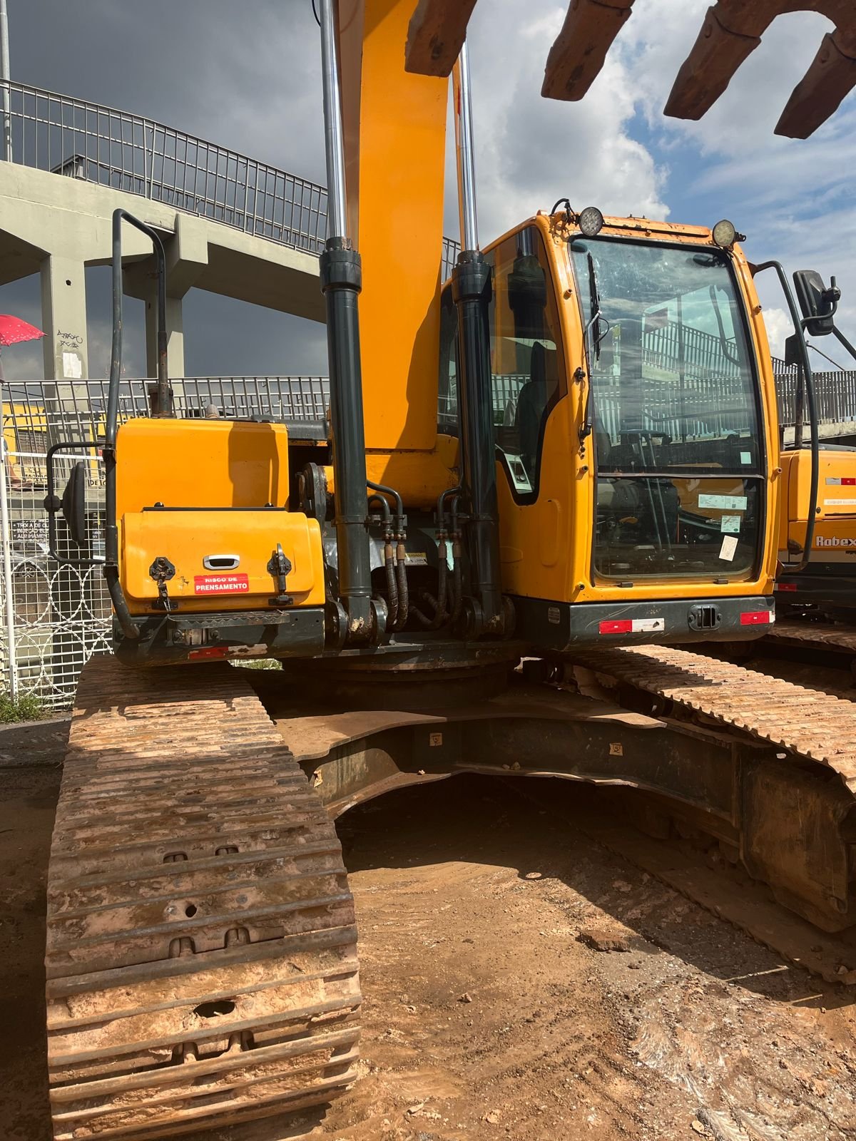 Escavadeira Hyundai R220LC-9 2018
